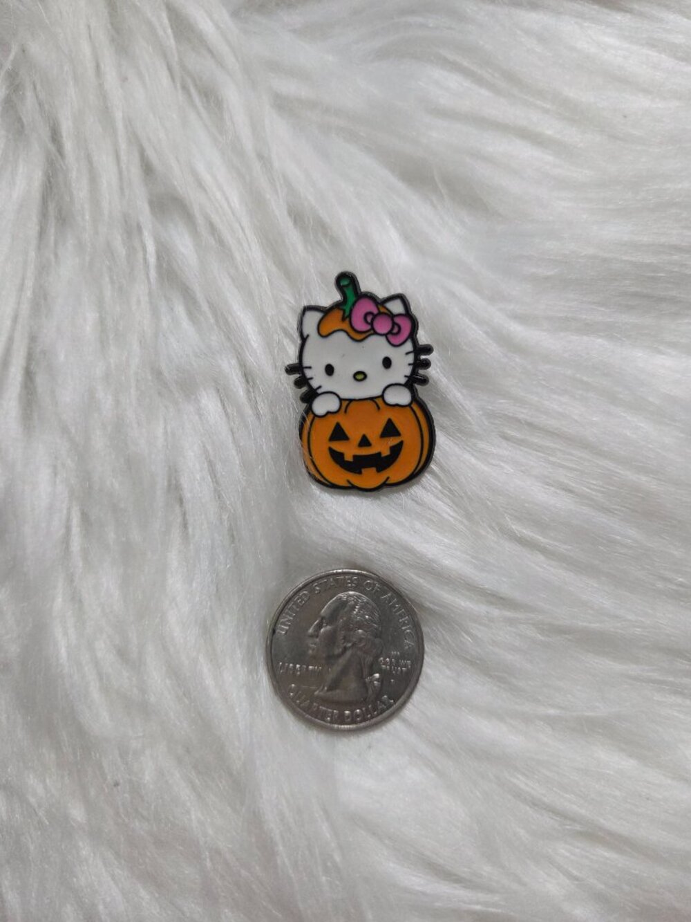 Hello Kitty Pumpkin Design Pin - Picture 3 of 4